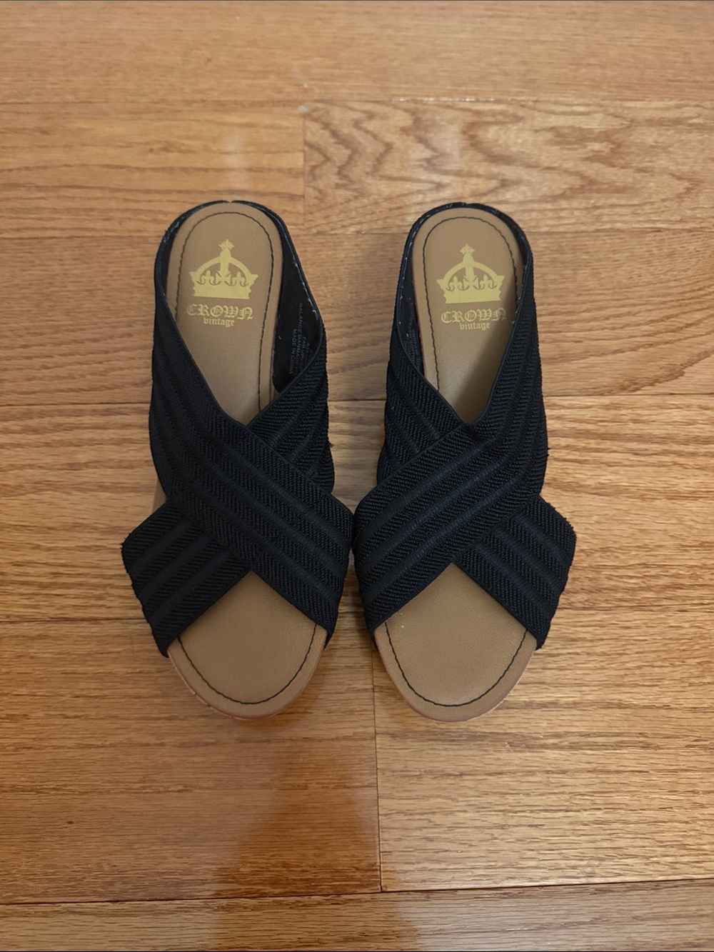 Crown Vintage Black and Beige Sandals